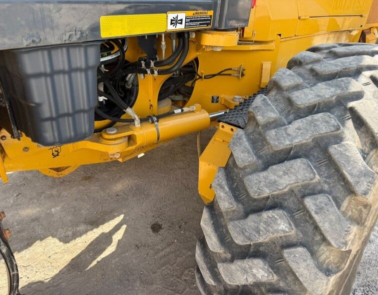 JOHN DEERE 772GP AWD **REGISTERED**
